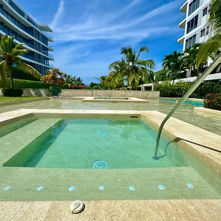 Fantastic Loft/beachfront+pools *