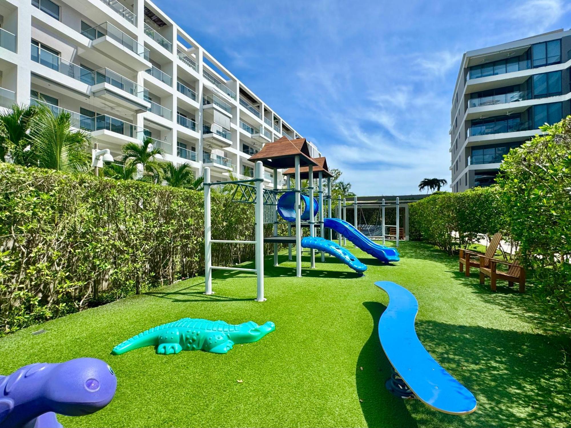 Fantastic Loft/beachfront+pools *