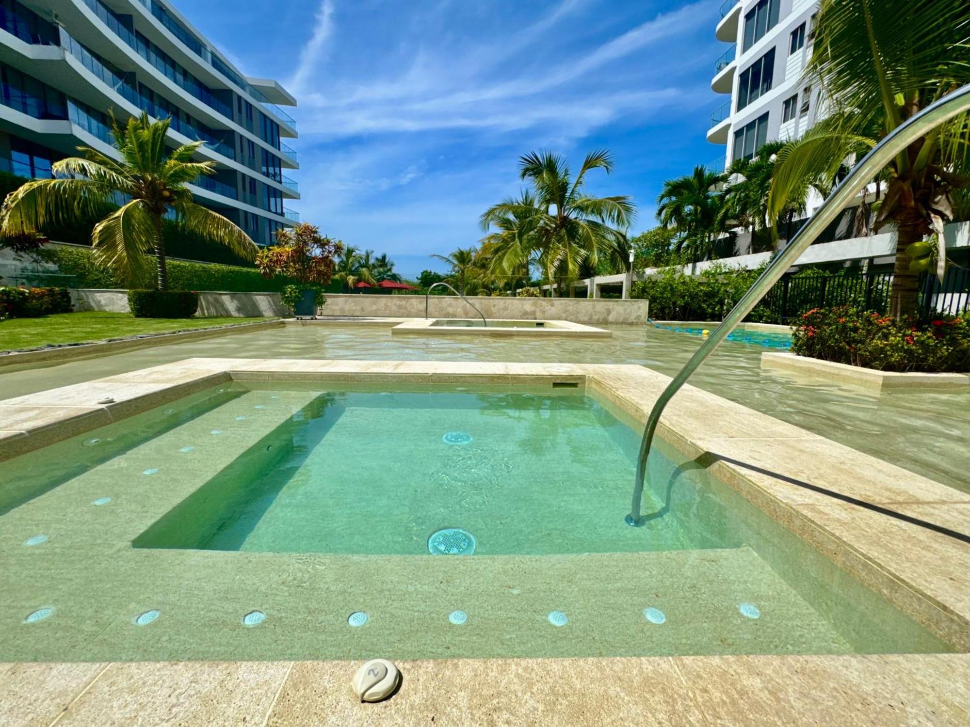 Fantastic Loft/beachfront+pools *